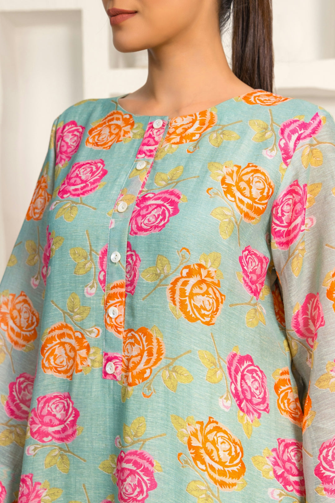 Navigating Seasonal Transitions with Versatile Wardrobe Staples