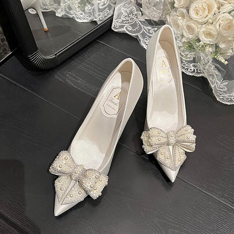 Women'S White Satin Pointed Toe Stiletto Heels with Rhinestone Bow and Pearl Embellishments – Elegant Bridal Wedding Shoes